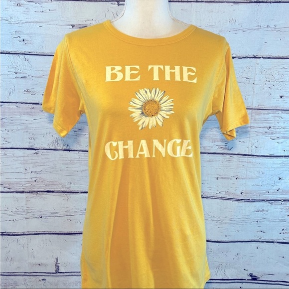 GRAPHIC T-SHIRT Daisy Graphic Print W
"Be The Change" Yellow-XL - Picture 1 of 2